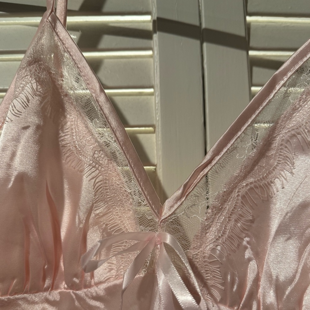 Silky Chemise & Robe - Picture 4 of 6